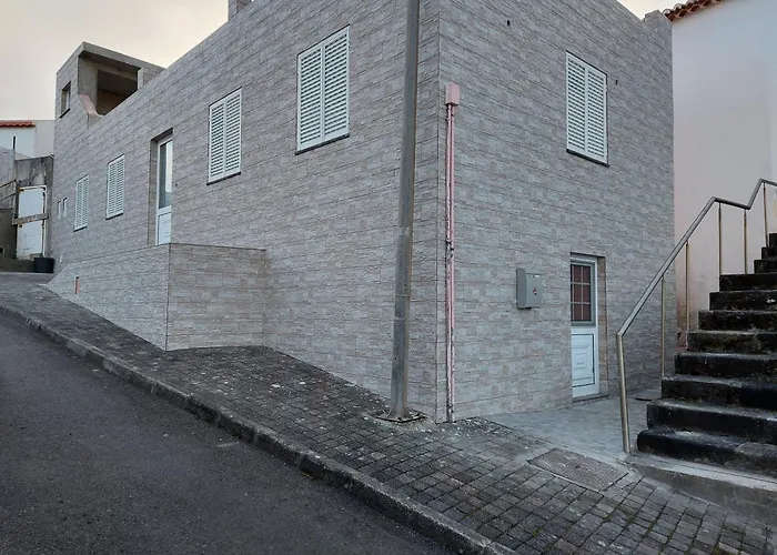 Abrigo Do Farol * Santa Cruz das Flores