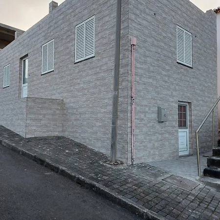 Abrigo Do Farol * Santa Cruz das Flores